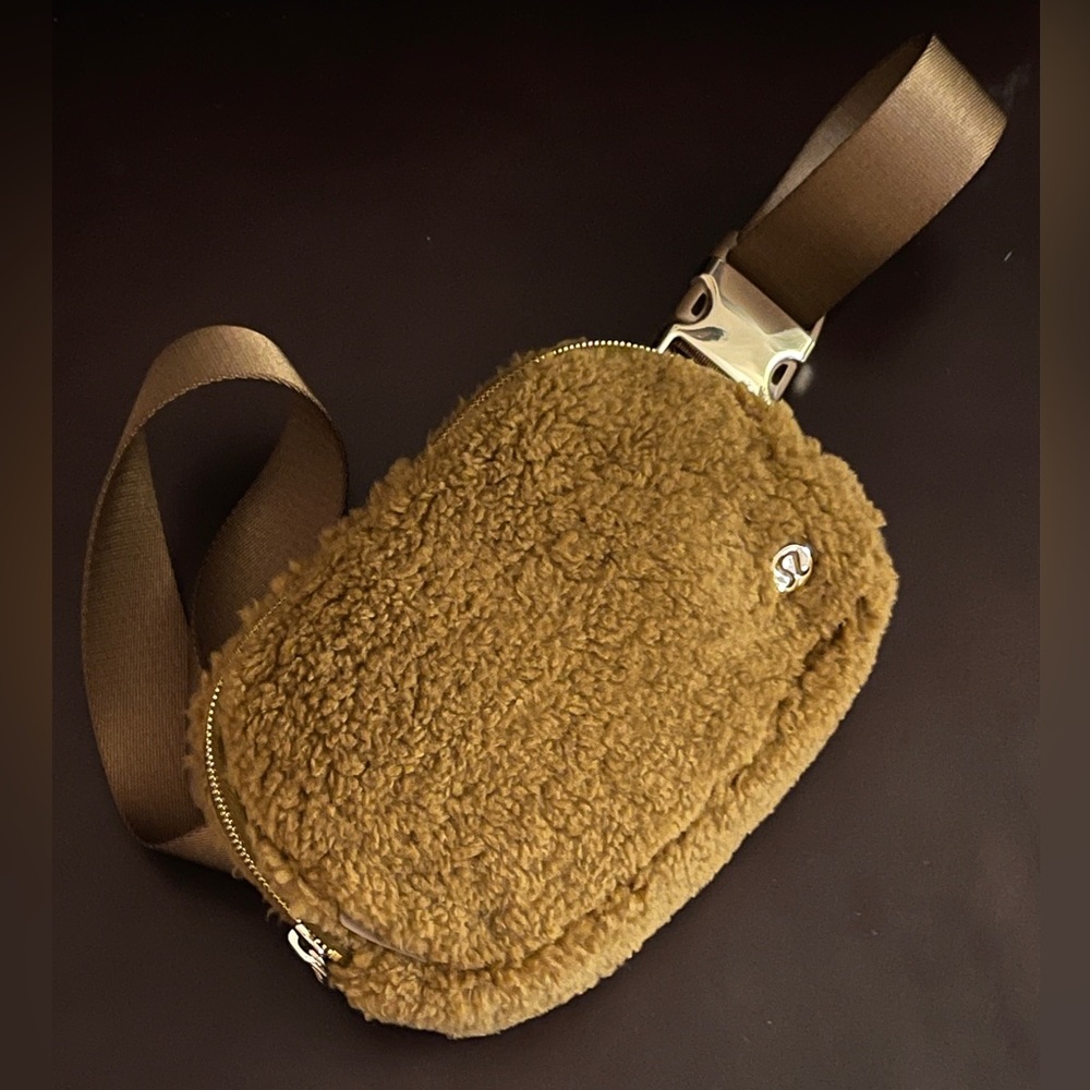 Lululemon wear everywhere fleece burnt camel belt bag